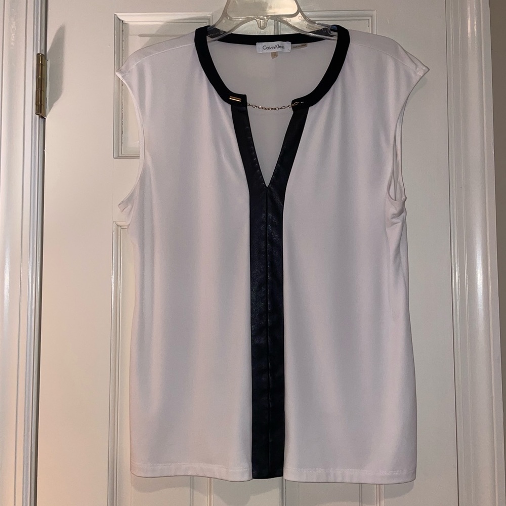 PICK 3 FOR $30 Calvin Klein sleeves top